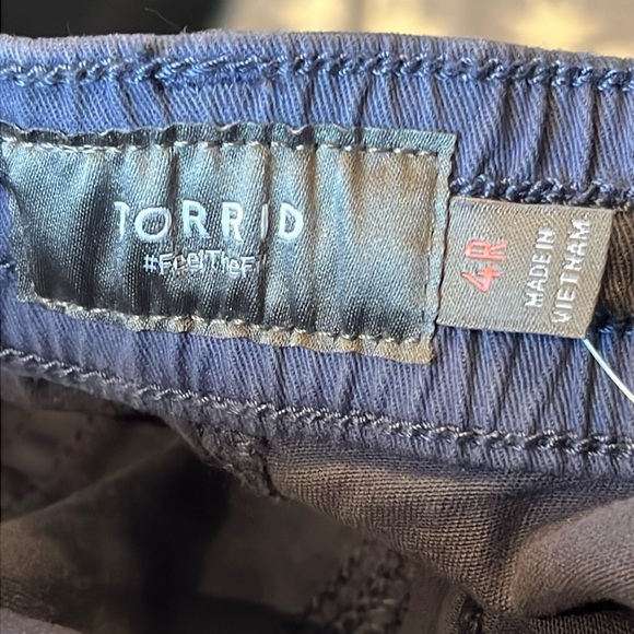 NWT Torrid Boyfriend Straight Stretch Jeans- blue “feel the fit” Sz Torrid Sz 26 - Picture 9 of 13